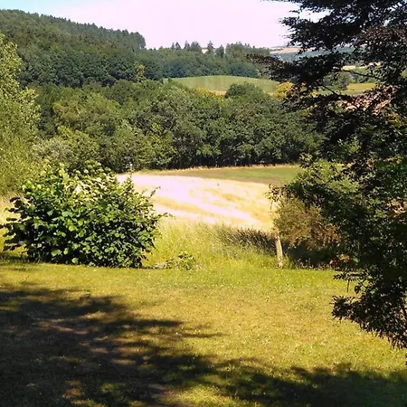 Casa vacanze Charmantes Mit Naturgarten, Cleaning Included *
